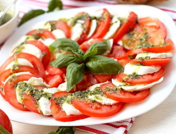 Капрезе е отлично предястие за тези, които спазват средиземноморска диета. 