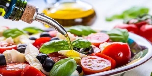 Когато приготвяте средиземноморски диетични ястия, трябва да използвате зехтин. 